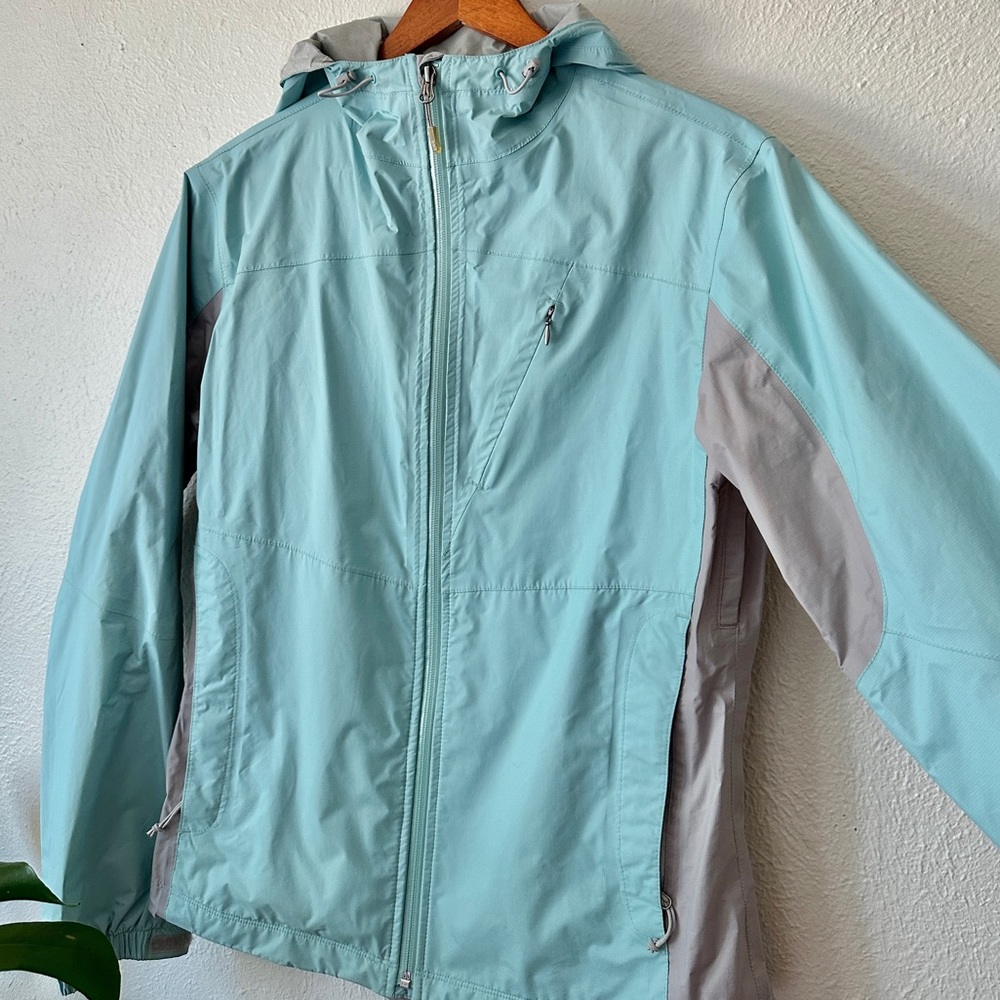 cute rain jacket 🤍